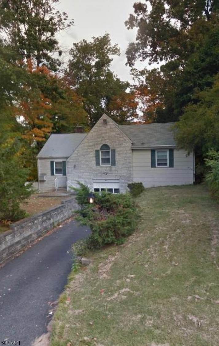 4 Lakewood Ave - Photo 1