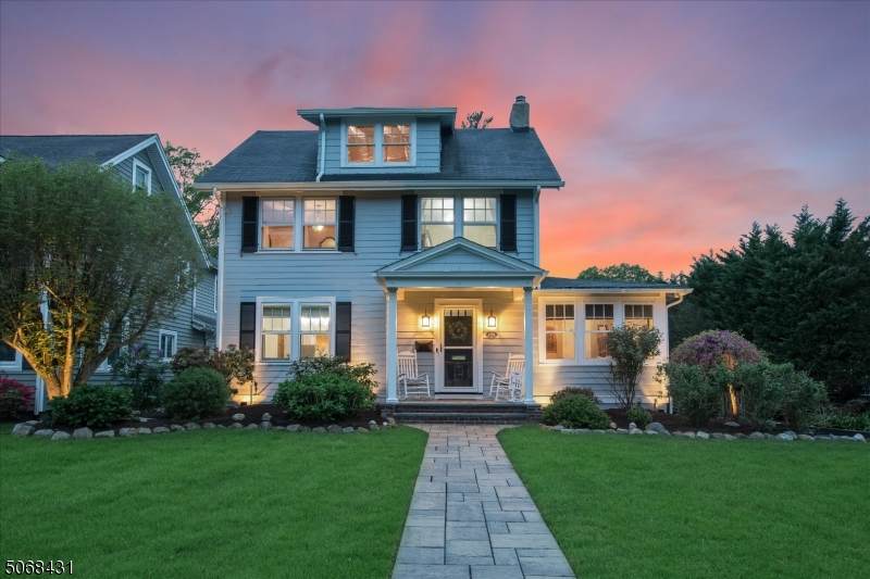 633 N Chestnut St - Photo 1