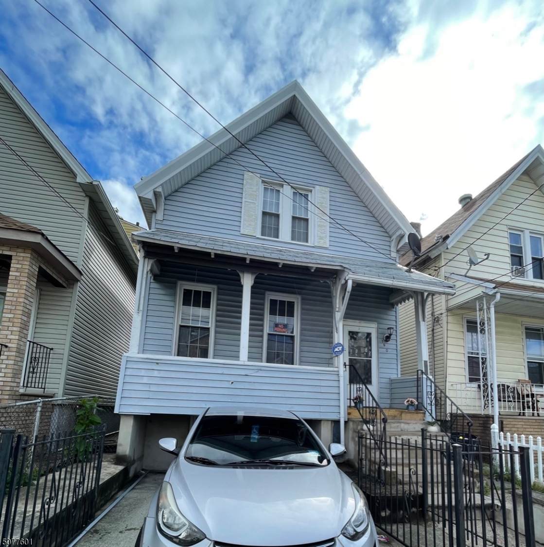 190 Linden Ave - Photo 1