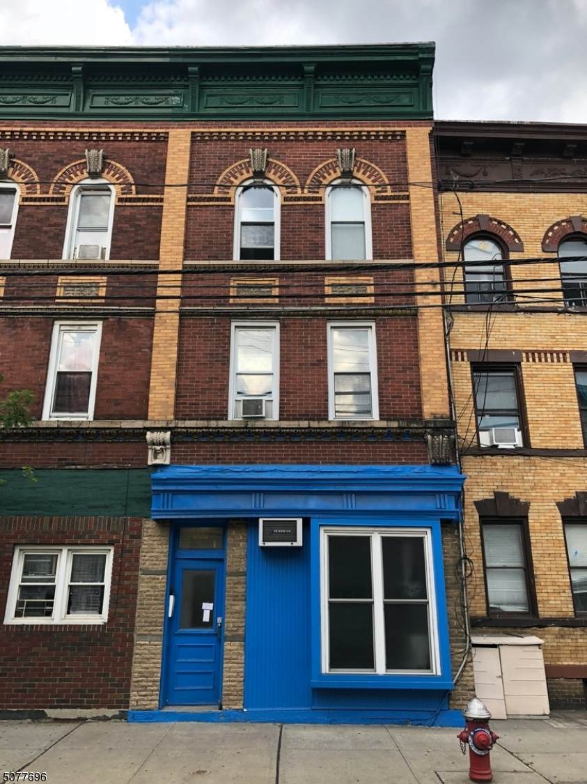 686 Summit Ave - Photo 1