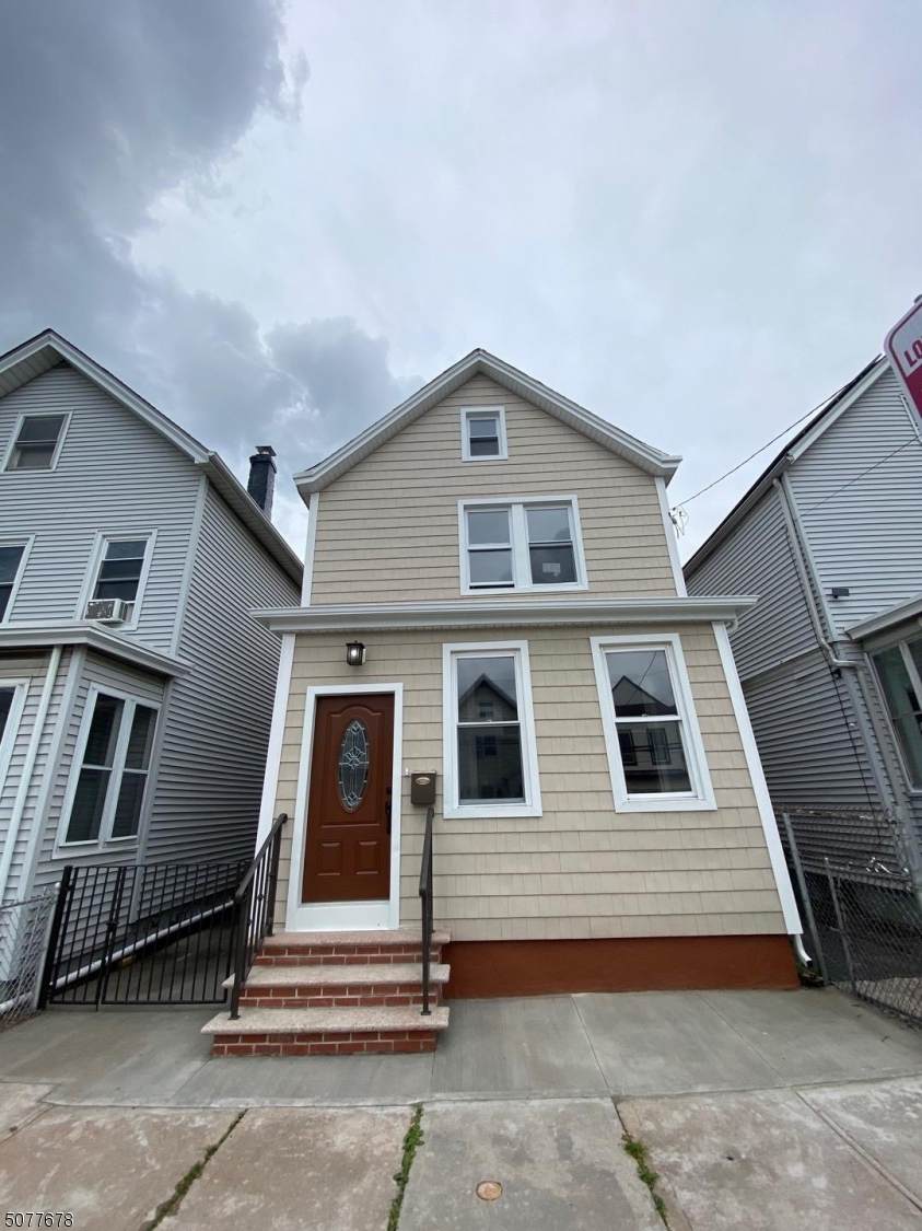 120 Franklin St - Photo 1