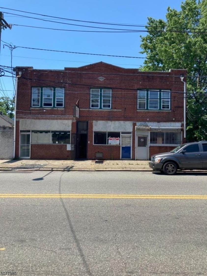 252 Chancellor Ave - Photo 1
