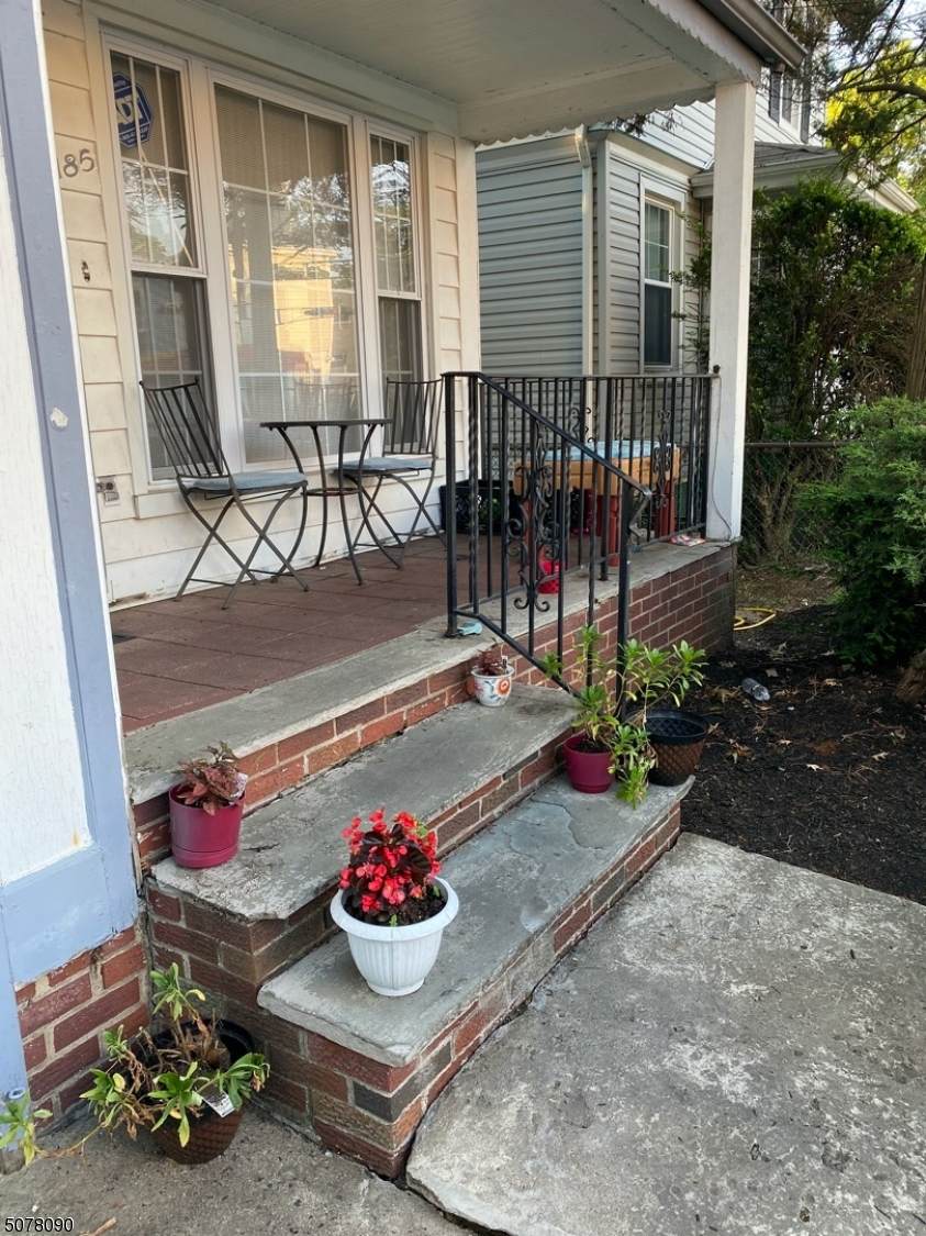185 Orange Ave - Photo 1
