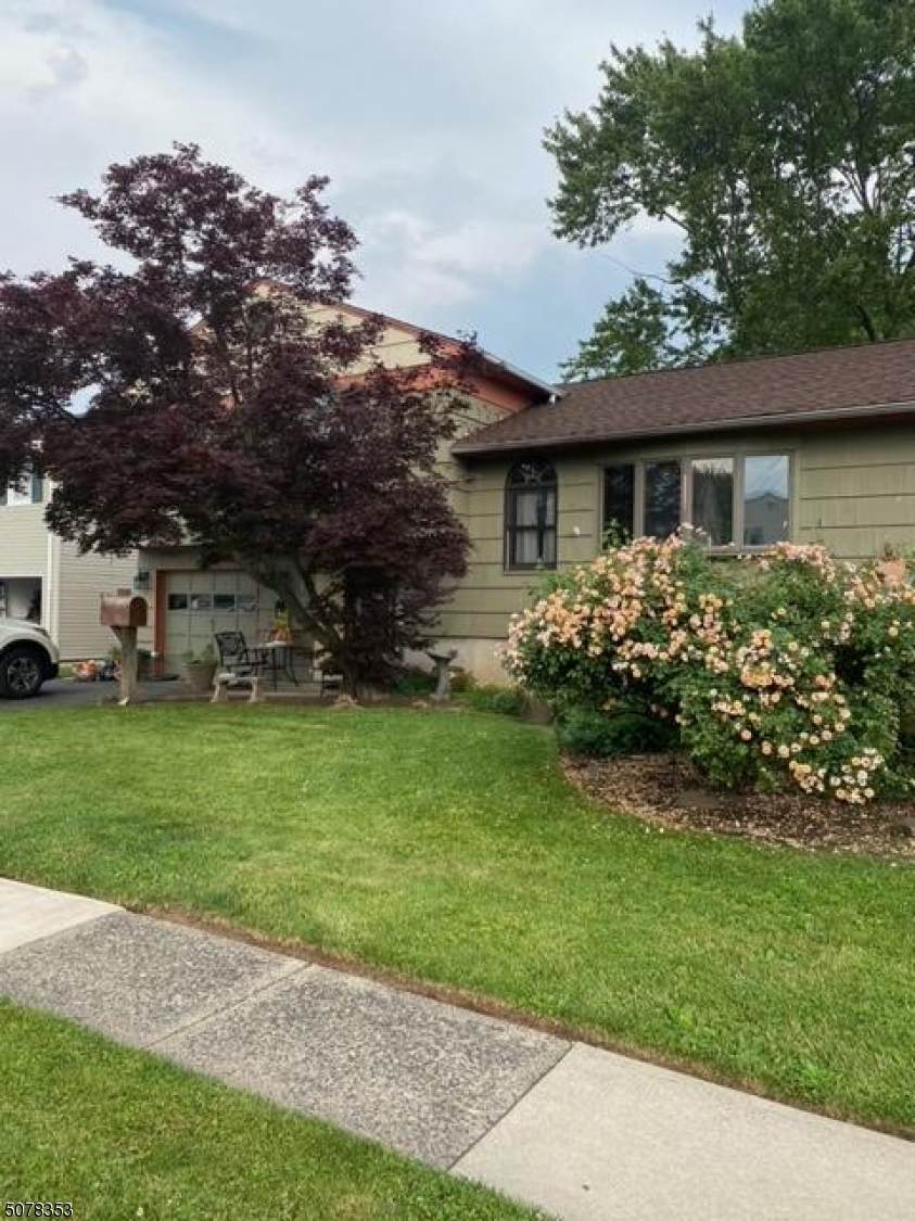 811 Inwood Rd - Photo 1