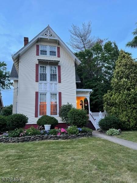 637 Wyoming Ave - Photo 1