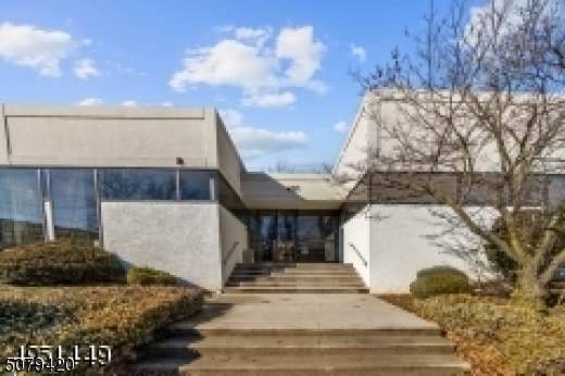 401 Pleasant Valley Way - Photo 1