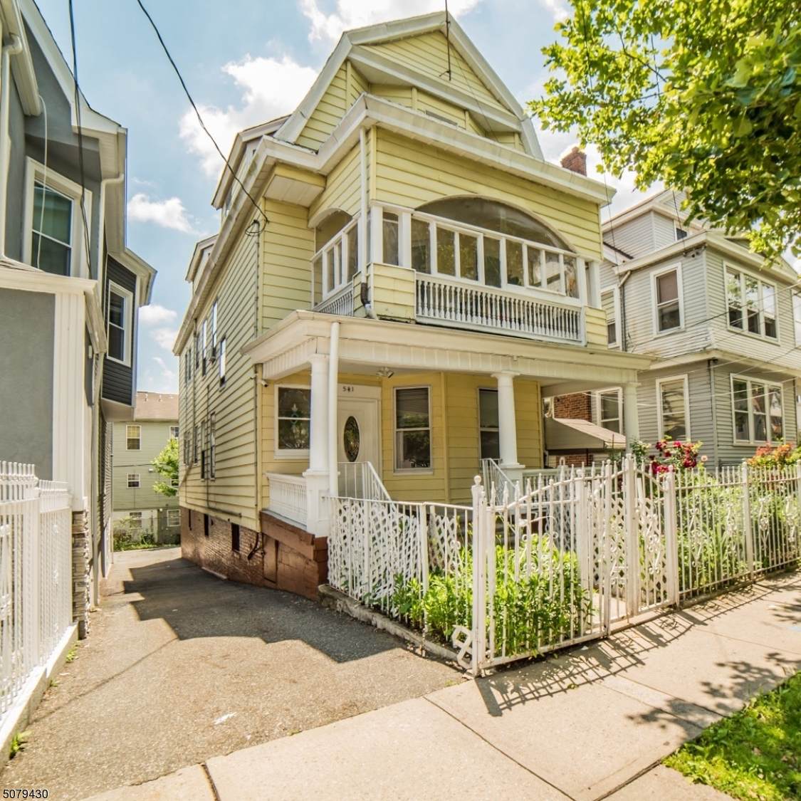 541 Summer Ave - Photo 1
