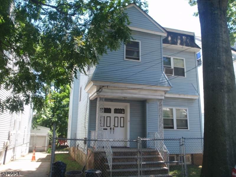 318 Smith St - Photo 1
