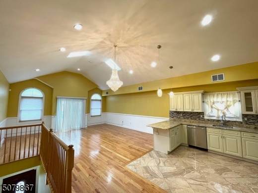 270 Seaview Ave - Photo 1