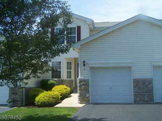 4 Spruce Hills Ct - Photo 1