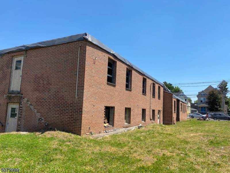 420 Westminster Ave - Photo 1