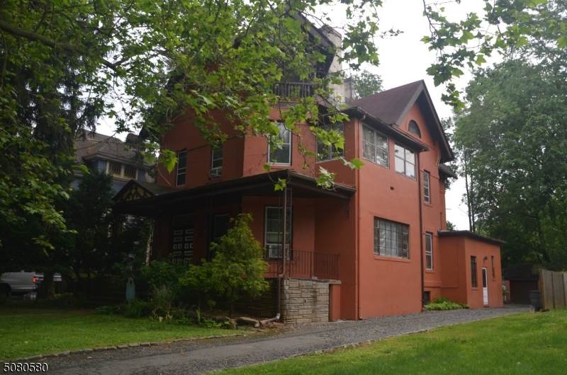 163 Sycamore Ave - Photo 1
