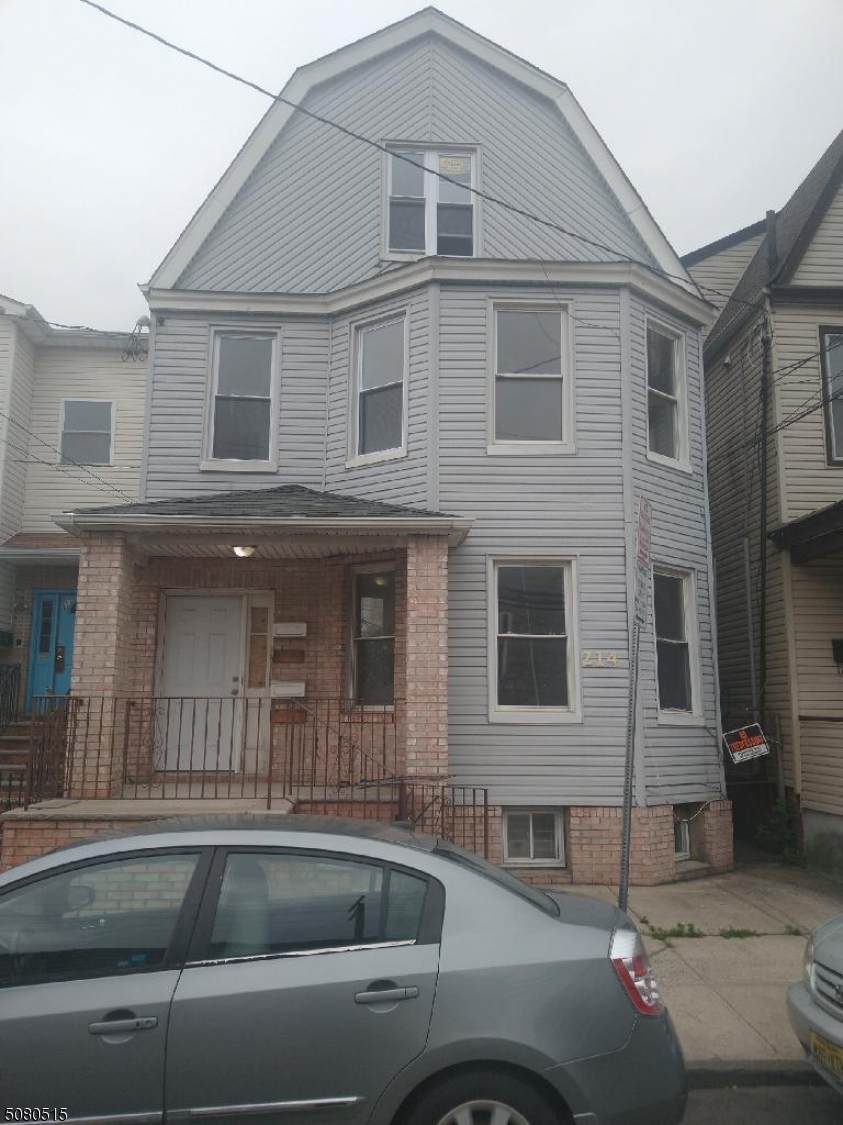 214 Sherman Ave - Photo 1