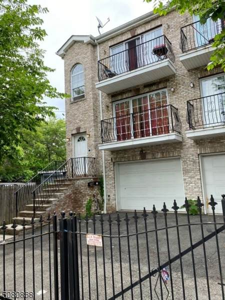 27 Pierce St - Photo 1