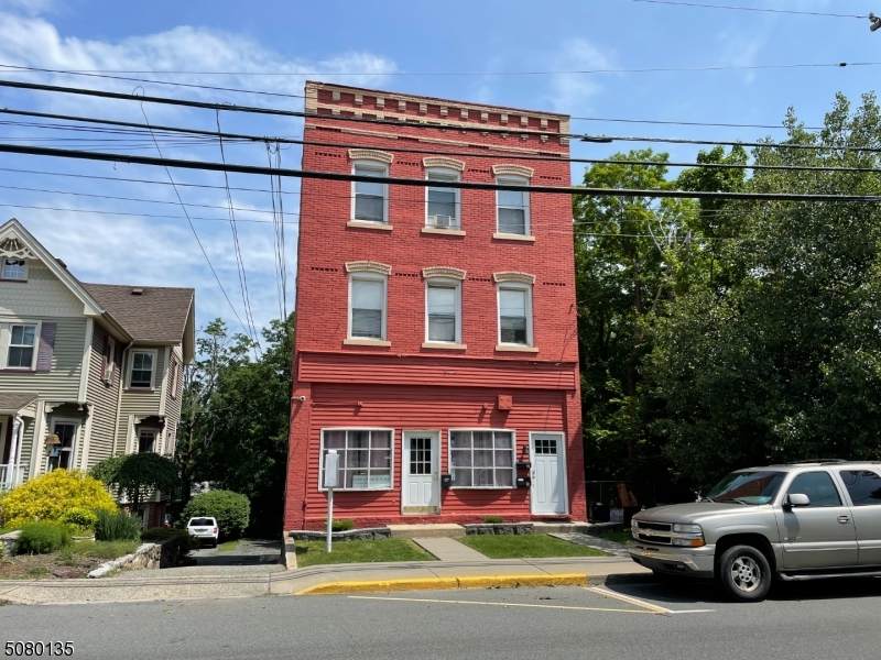 150 E Main St - Photo 1