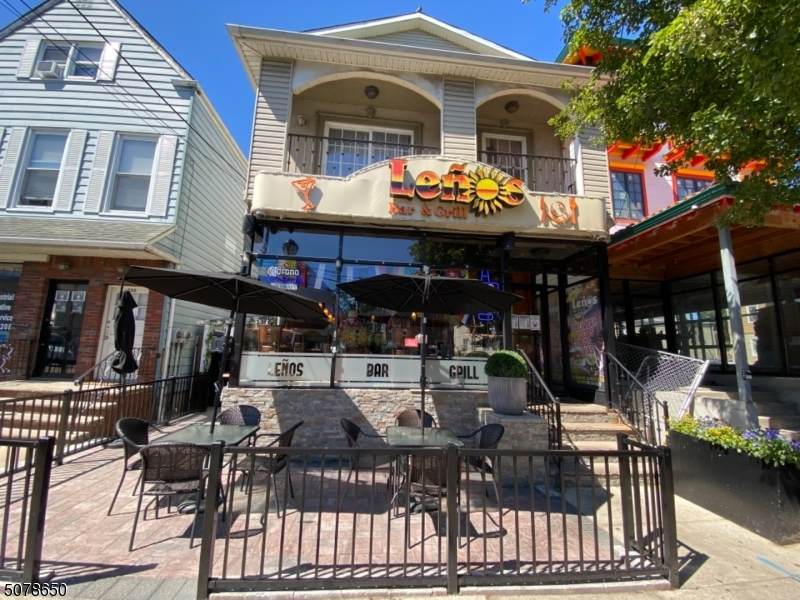 352 Morris Ave - Photo 1