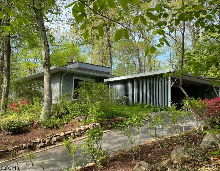 324 Maple St - Photo 1