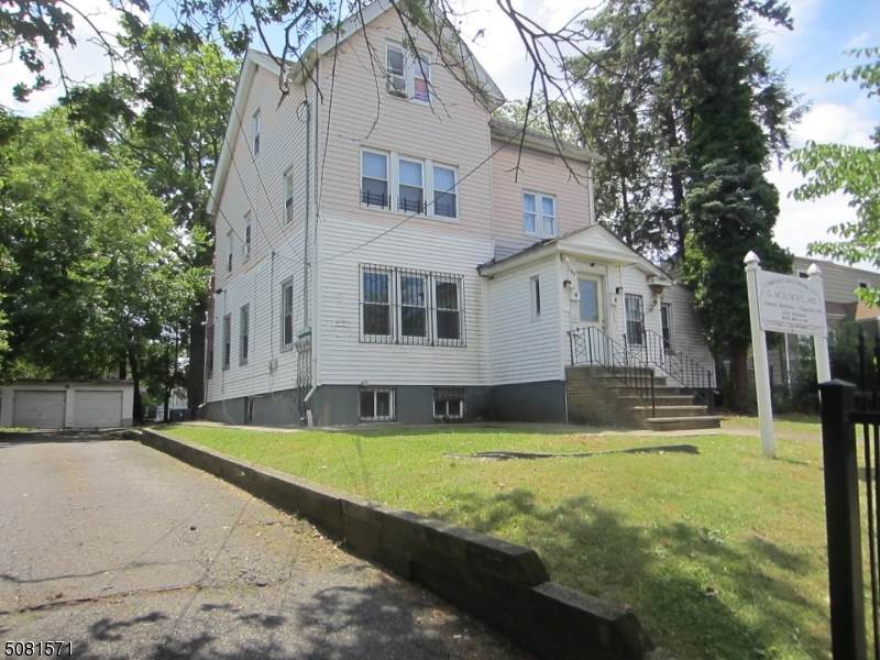 688 Stuyvesant Ave - Photo 1