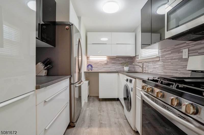 445 Morris Ave - Photo 1