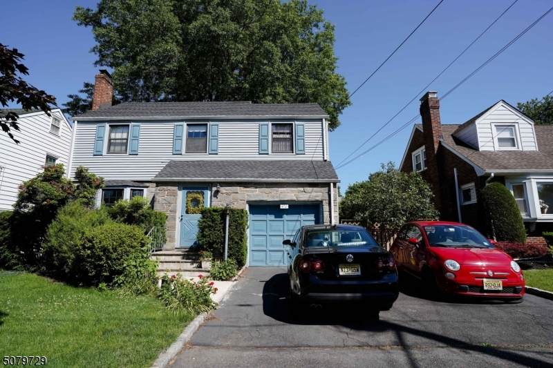 470 Henry St - Photo 1