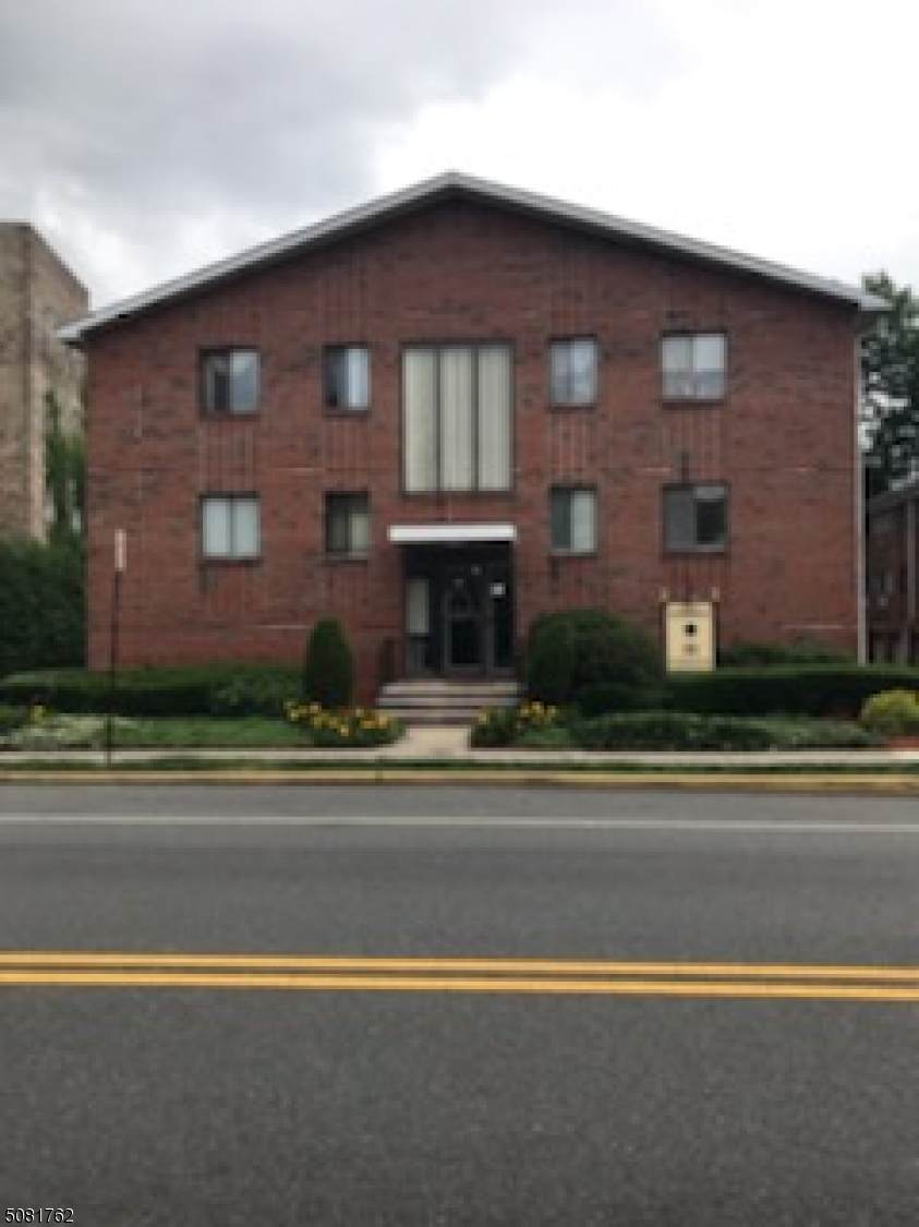 206 Broad St - Photo 1