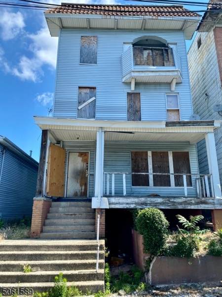 584 15Th Ave - Photo 1