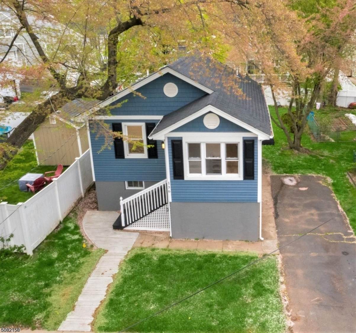 136 Hart St - Photo 1