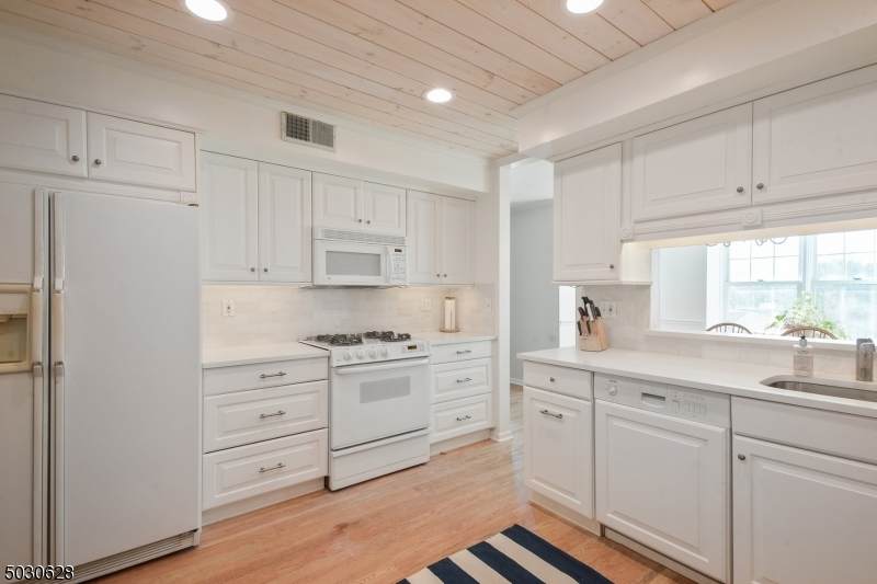 7 Heritage Dr - Photo 1