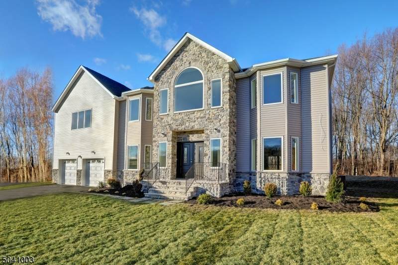54 Fox Run - Photo 1