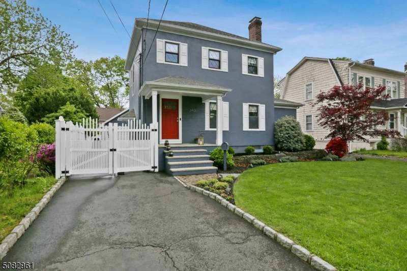 340 William St - Photo 1