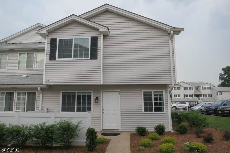 33 Hyde Ct - Photo 1