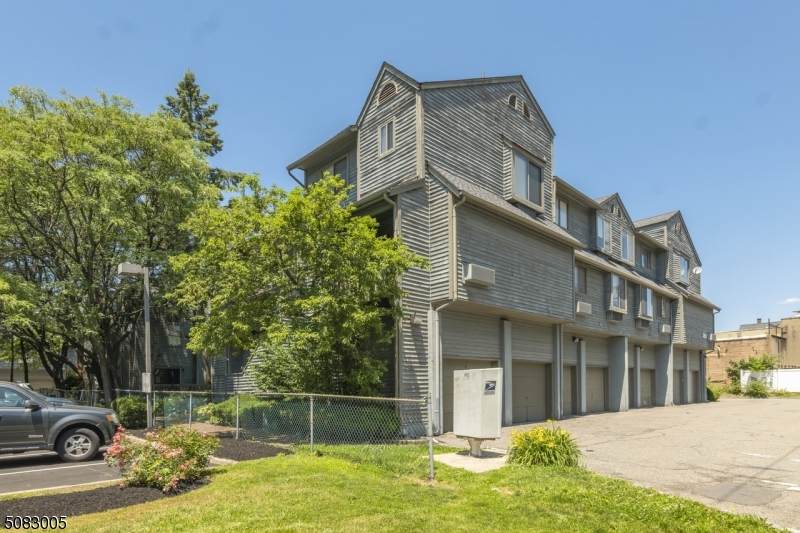 309 Main St - Photo 1