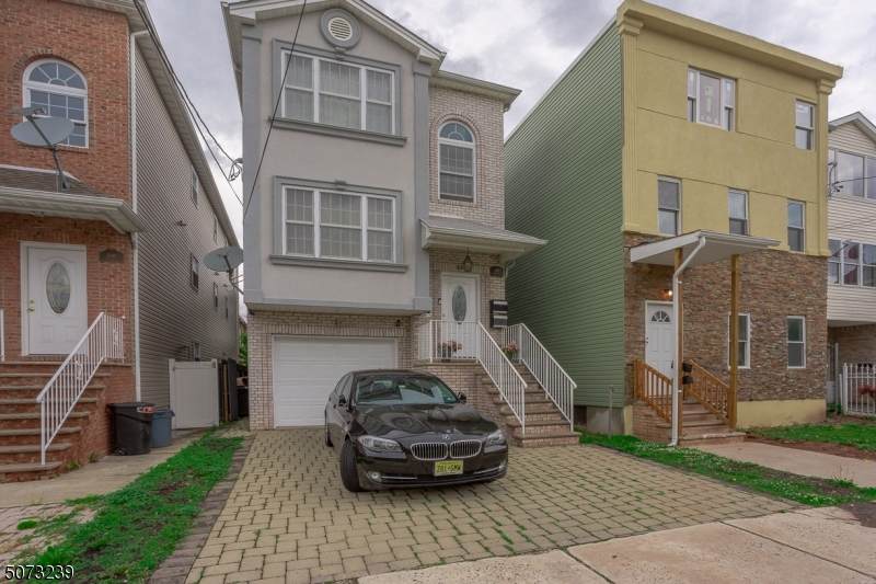 1089 William St - Photo 1