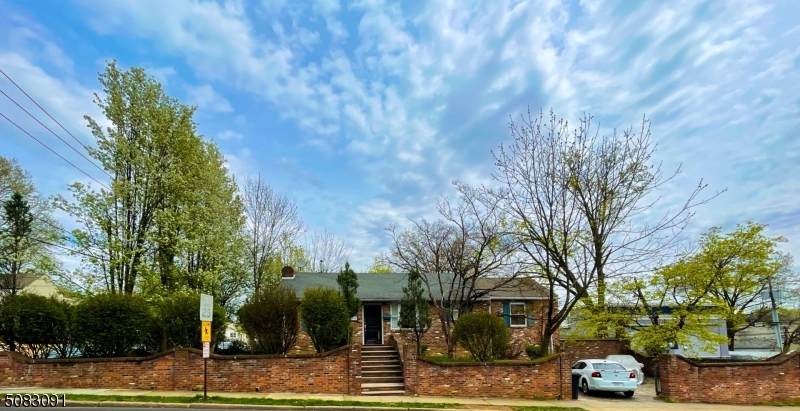 588 Leo St - Photo 1