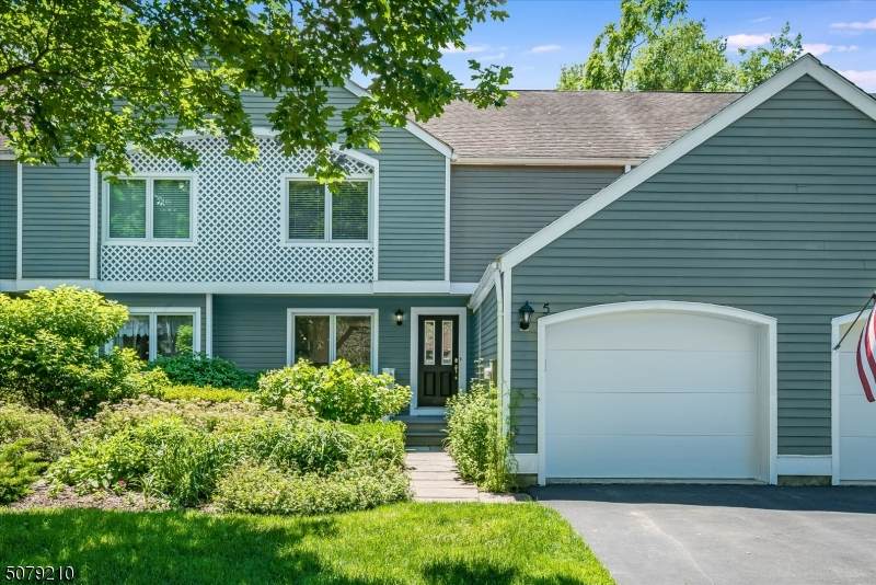 5 Nottingham Ct - Photo 1