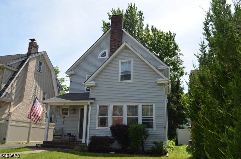 1010 Harding Road - Photo 1