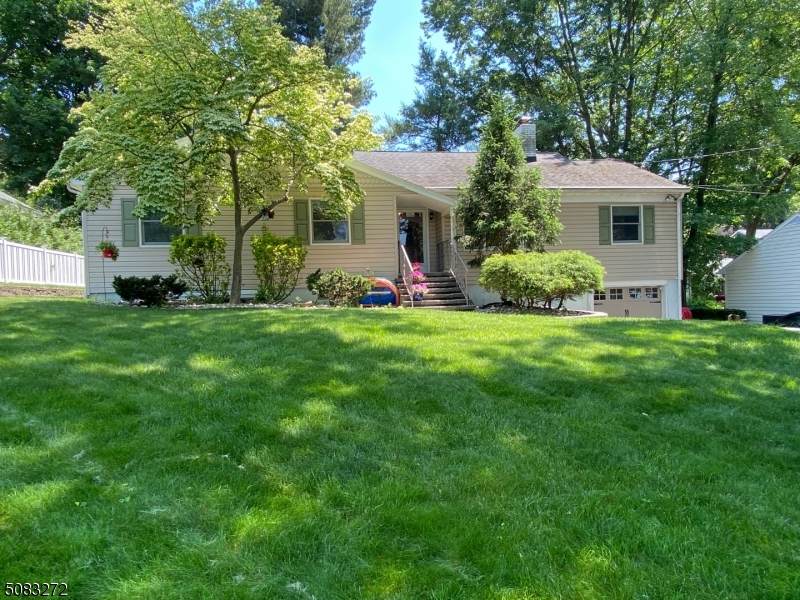 16 Buckingham Dr - Photo 1