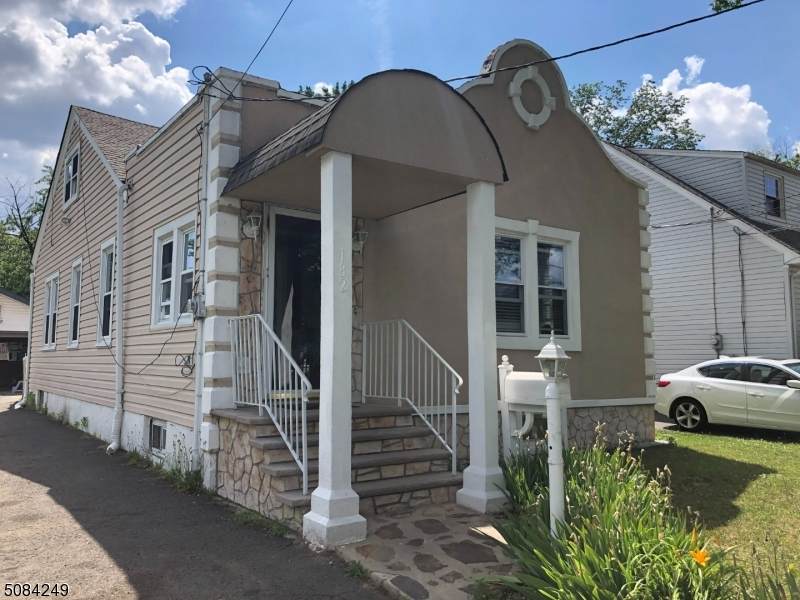 182 Donald Ave - Photo 1