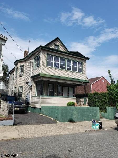 227 Lawrence St - Photo 1