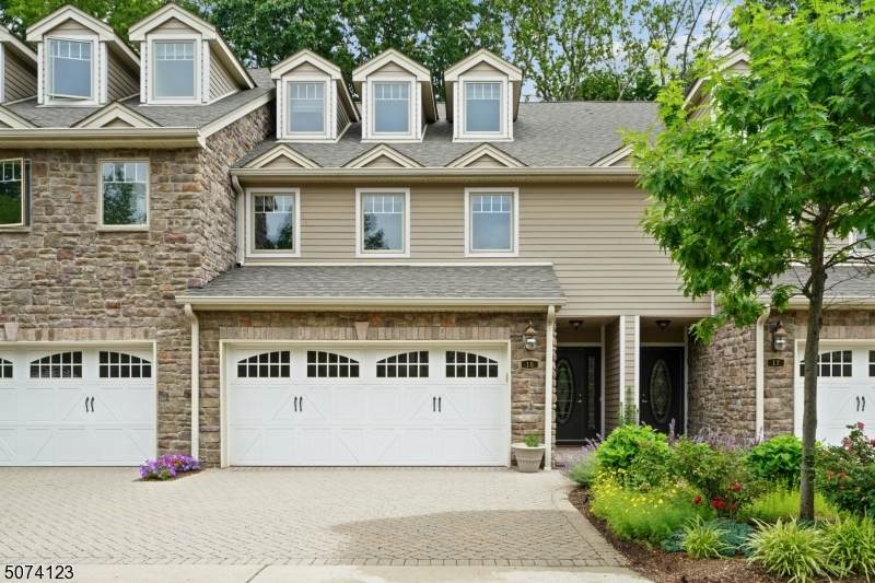 15 Eggers Ct - Photo 1