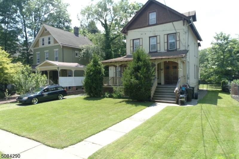 816 Carlton Ave - Photo 1