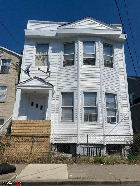 103 Willoughby St - Photo 1