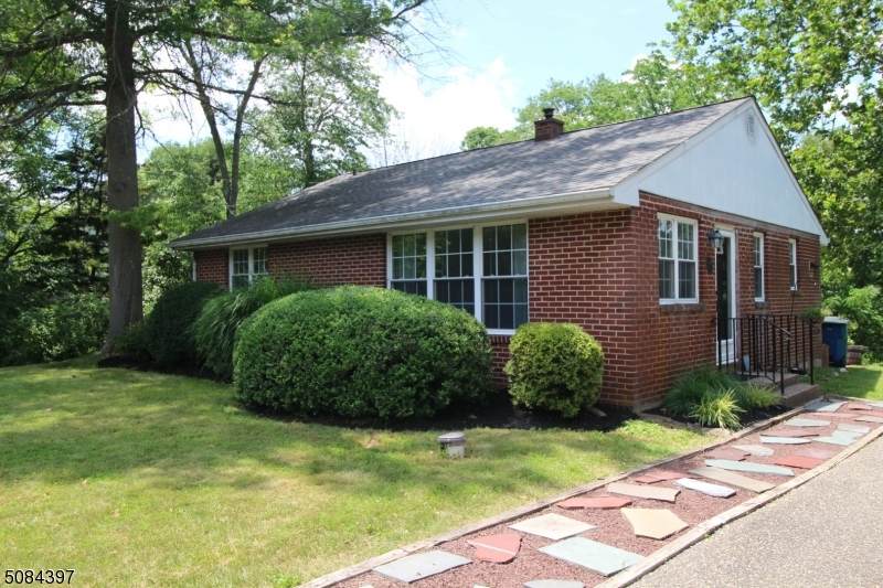 16 Poplar Rd - Photo 1