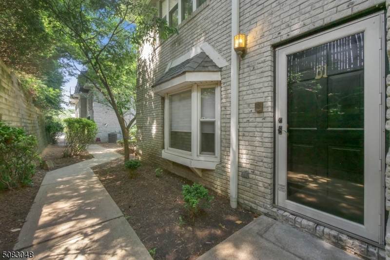 352 Bloomfield Ave - Photo 1