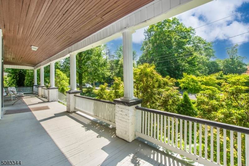 819 Kensington Ave - Photo 1