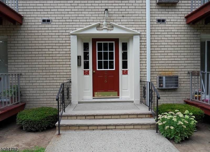 366 Hoover Ave - Photo 1