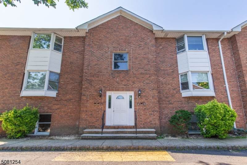 382 Morris Ave - Photo 1