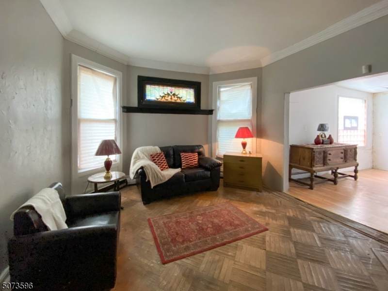 17 Hawthorne Ave - Photo 1