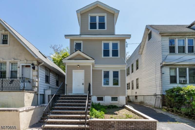 104 S Devine St - Photo 1