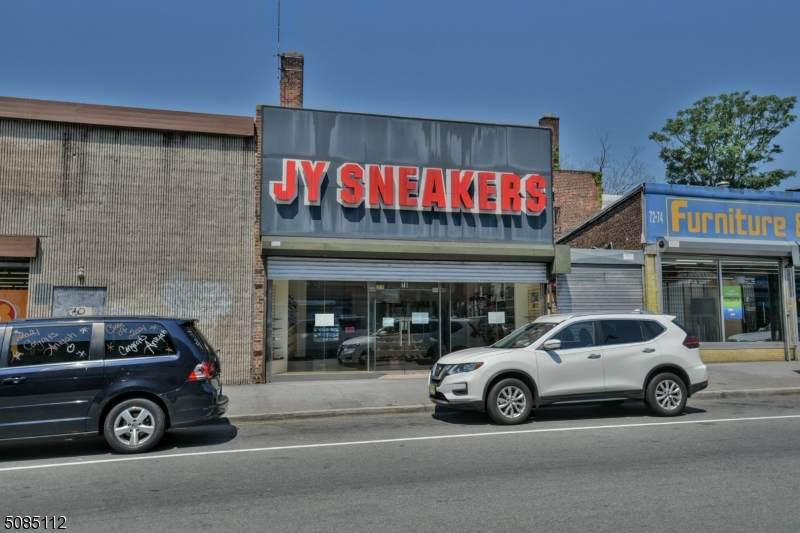 70 Broadway - Photo 1
